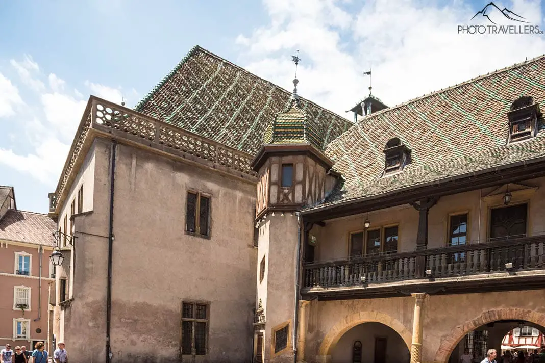 Das Koïfhus in Colmar mit den bunten Kacheln auf dem Dach