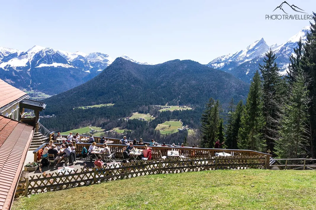 Die Berggaststätte Söldenköpfl im Berchtesgadener Land mit Blick auf die Berge