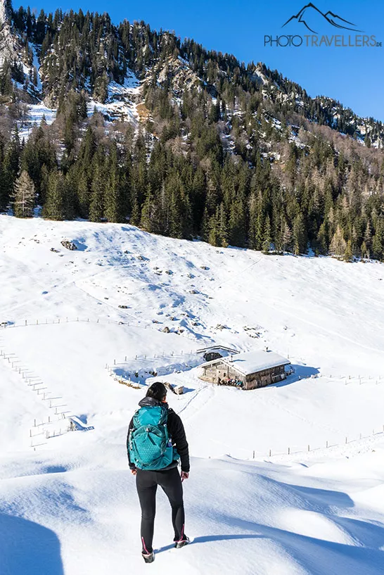 Reisebloggerin Biggi Bauer im Winter auf der Mordaualm im Berchtesgadener Land