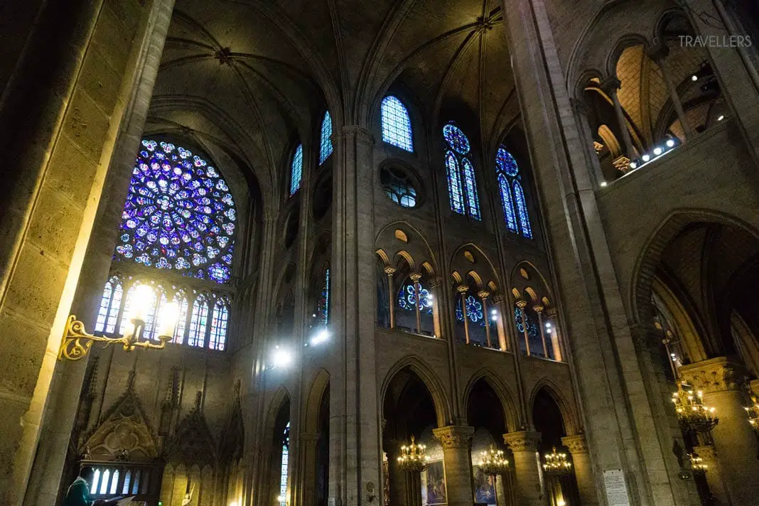 Notre Dame - die beeindruckenden Rosetten sind eine Sehenswürdigkeit