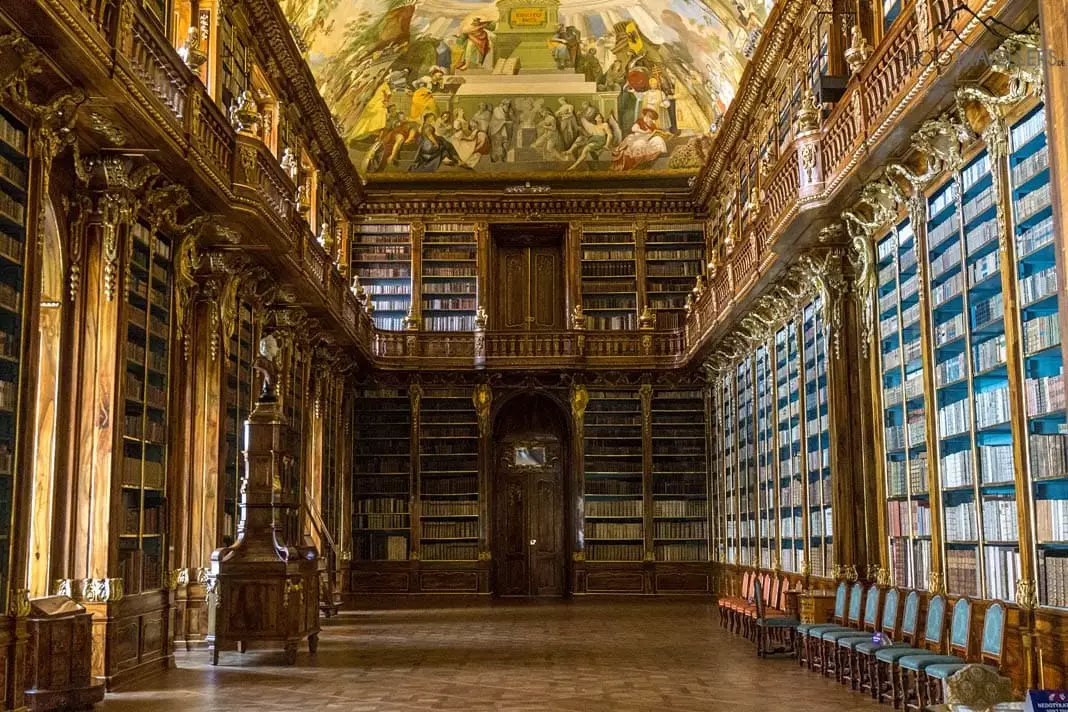 Der Philosophische Saal der Strahov-Bücherei in Prag