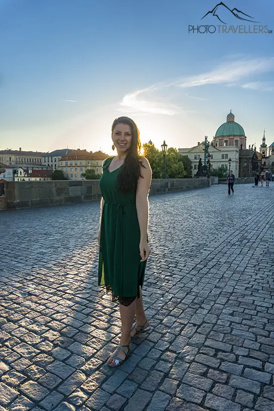 Reisebloggerin Biggi am Morgen auf der Karlsbrücke in Prag