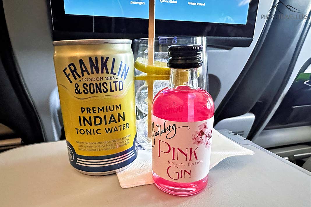 Ein Gin und ein Tonic in der Saga Class vin Icelandair