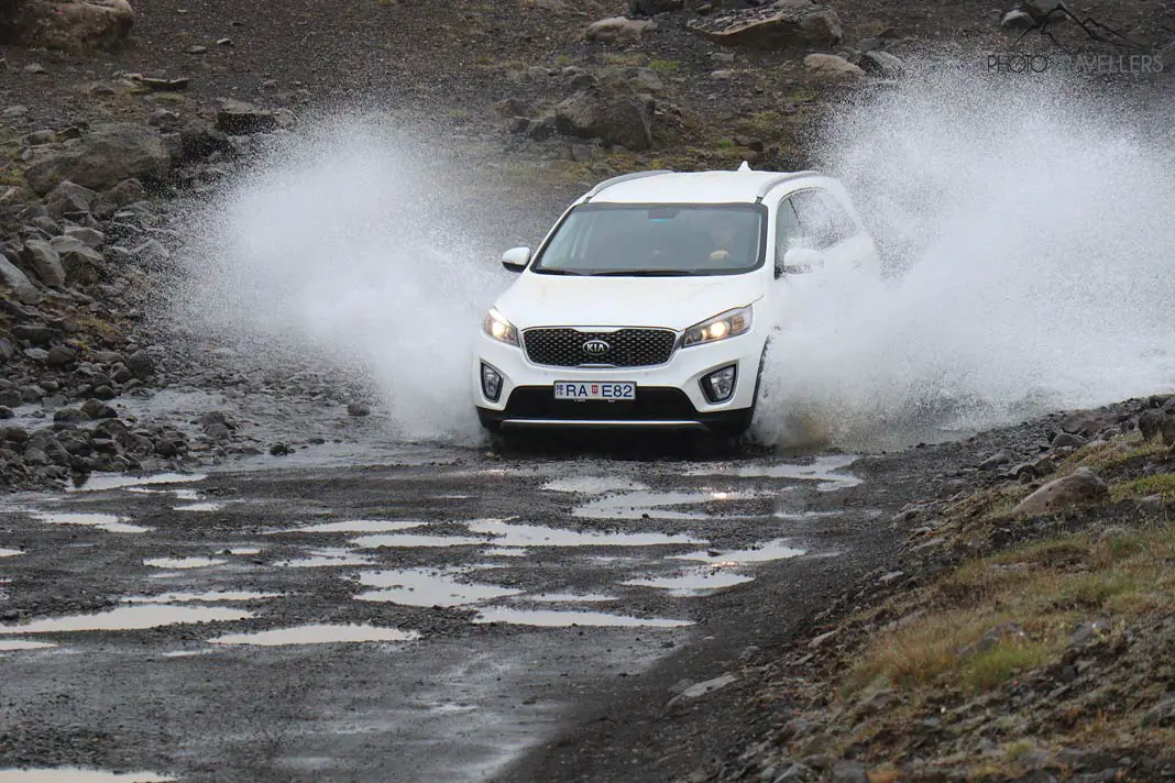 Auto auf der F 35 auf Island