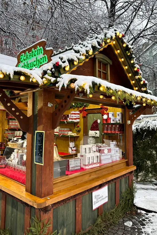 Eine Hütte auf dem Haidhauser Weihnachtsmarkt in München
