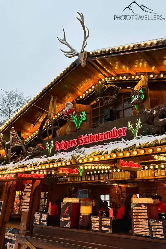 Eine Hütte auf dem Haidhauser Weihnachtsmarkt in München