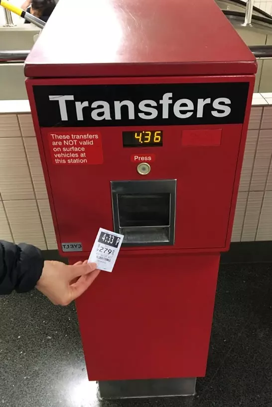 Transferticket-Automat in der Metro