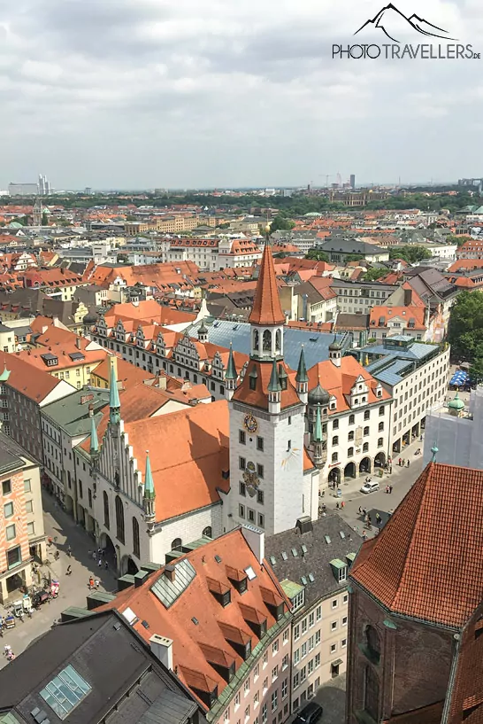 Blick von oben auf Münchens altes Rathaus