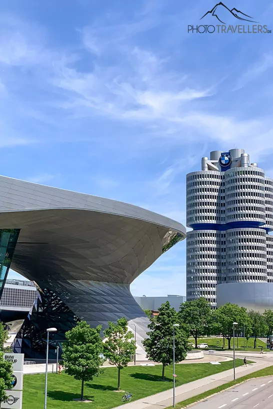 Die BMW Welt in München mit dem BMW-Tower
