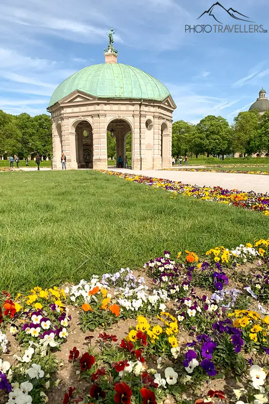 The pavilion in the Hofgarten with flowers