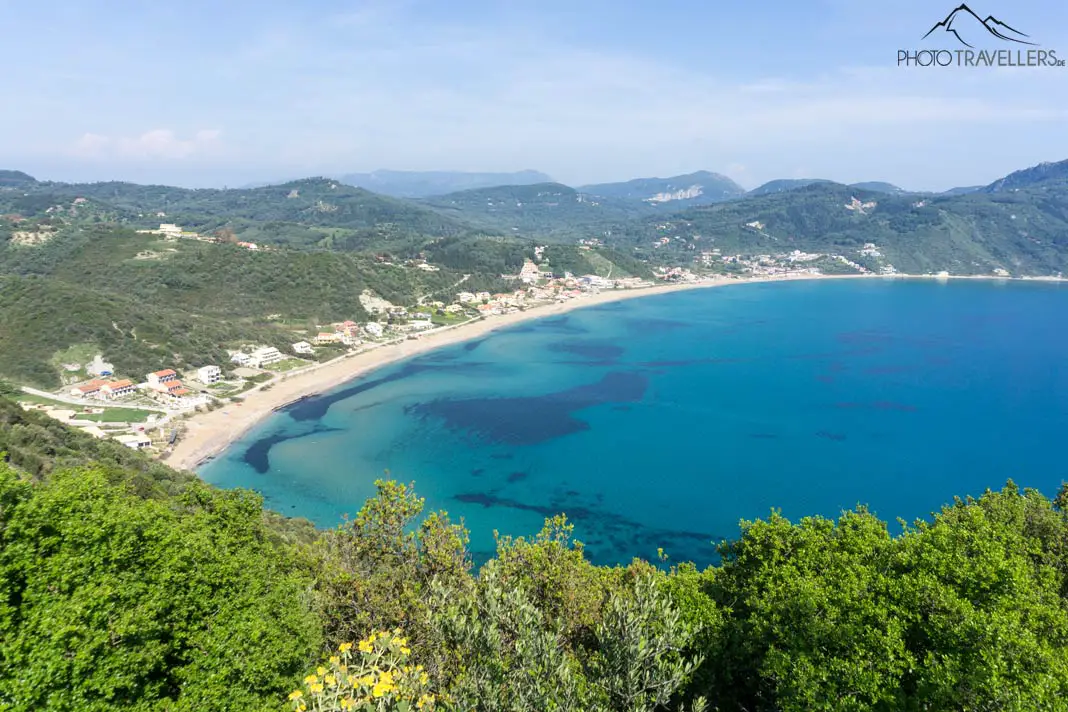 Blick auf den Agios Georgios Beach