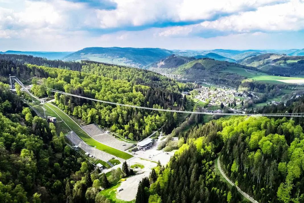 Der Skywalk Willingen aus der Luft