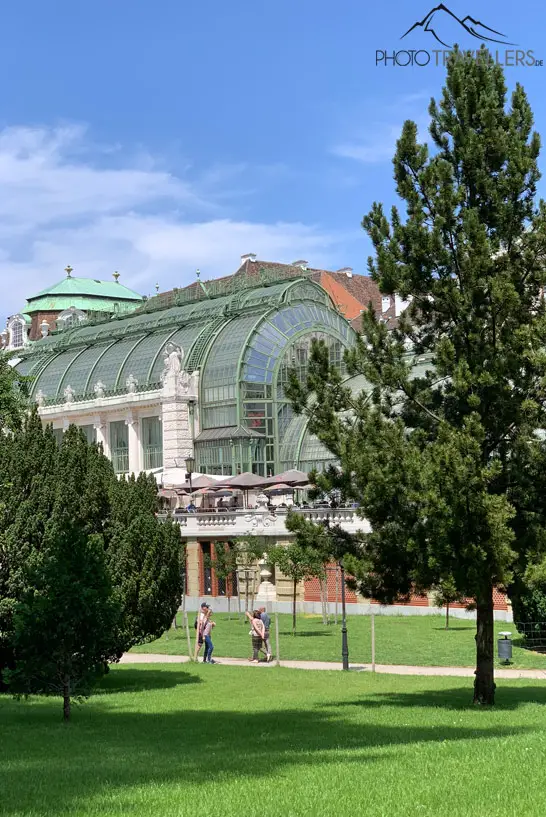 Der Blick auf das Palmenhaus im Burggarten in Wien