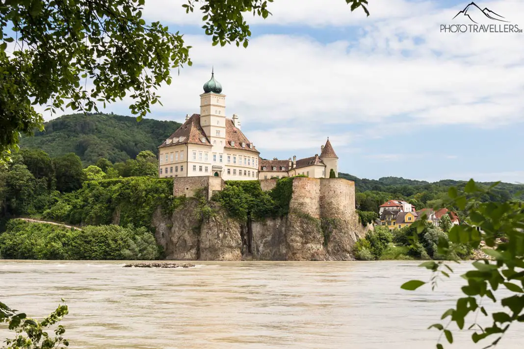 Schloss Schönbühel von der Donau
