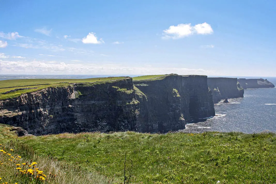 Die Cliffs of Moher sind eine Top-Sehenswürdigkeit in Irland