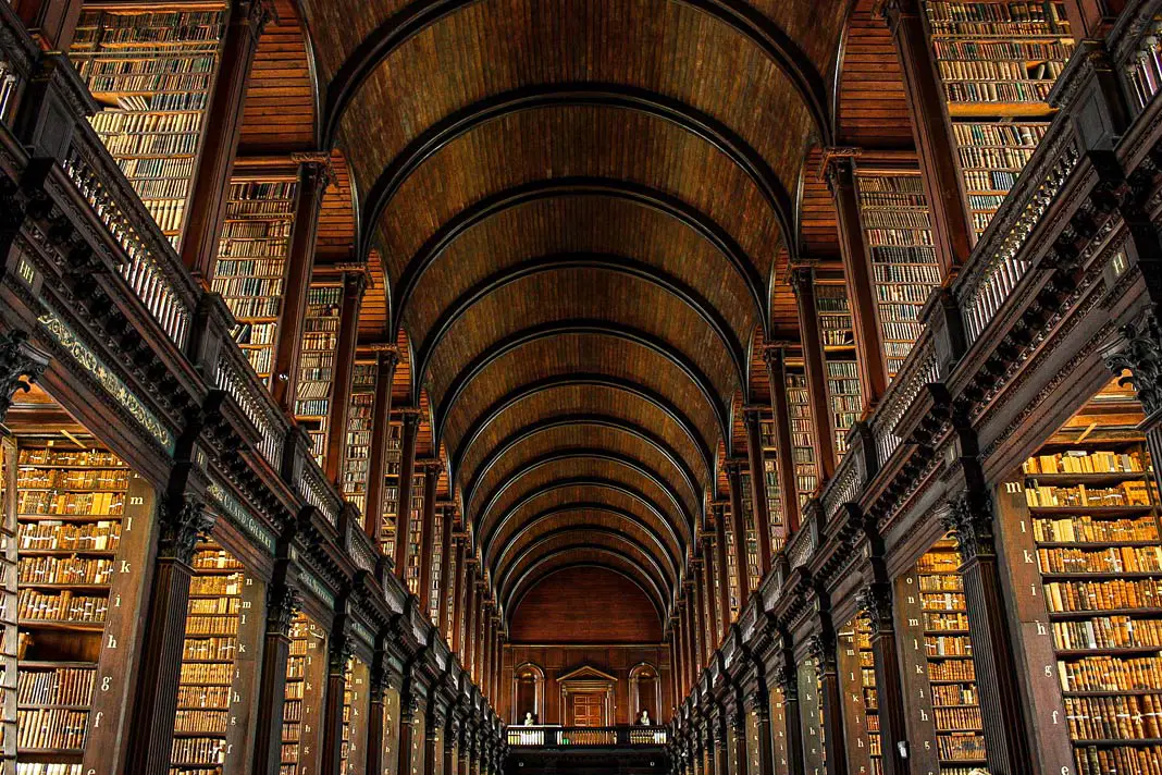 Dublin Trinity College die Top-Sehenswürdigkeit Bibliothek