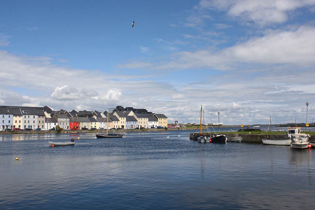 Galway Long Walk am Ufer