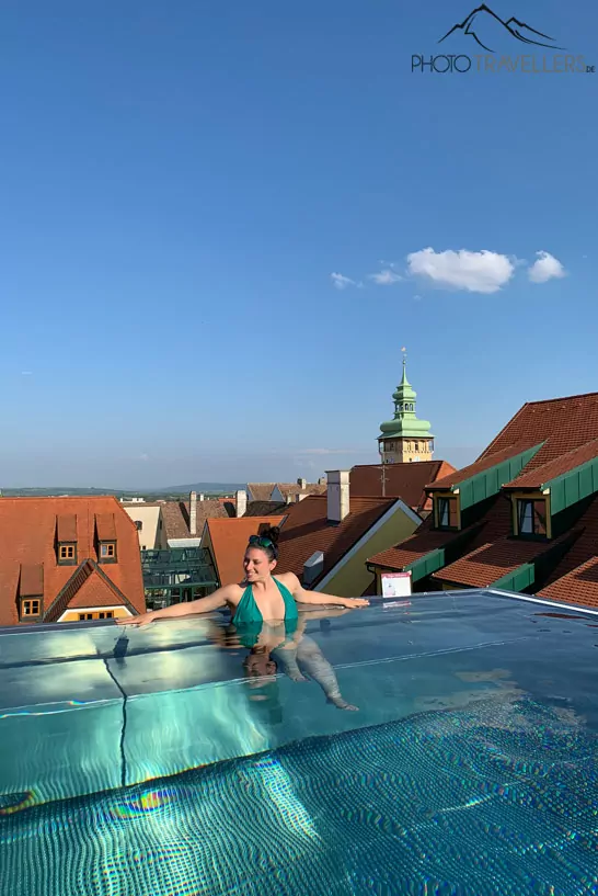 Infinity-Pool mit Blick über die Stadt Retz