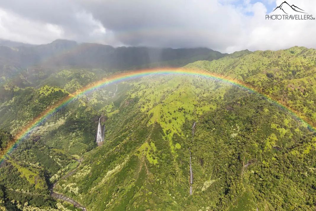 Regenbogen beim Rundflug über Kaua'i