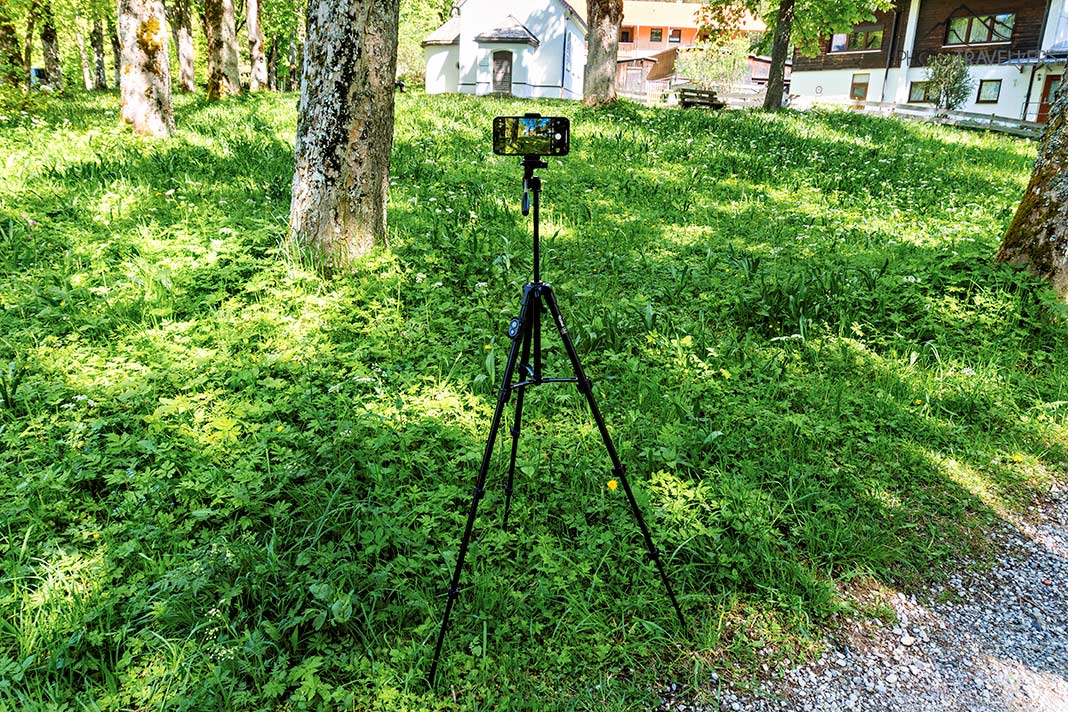 Das Rollei Smartphone-Stativ Traveler voll ausgefahren