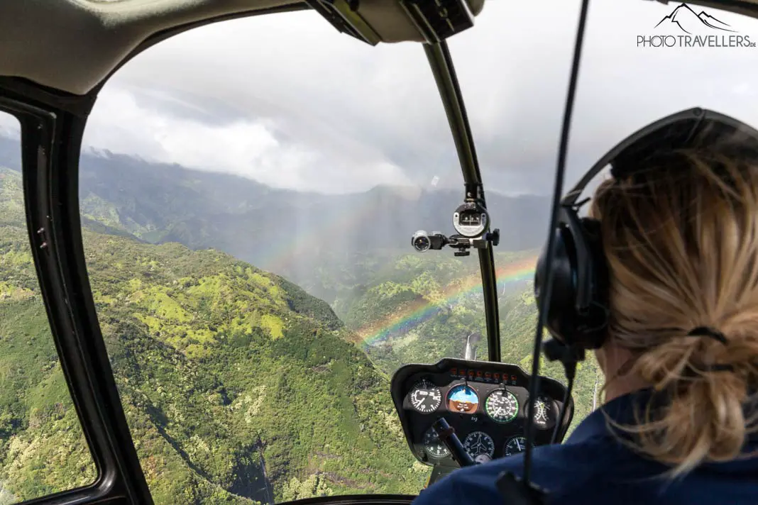 Der Blick aus dem Hubschraubercockpit auf Kauai