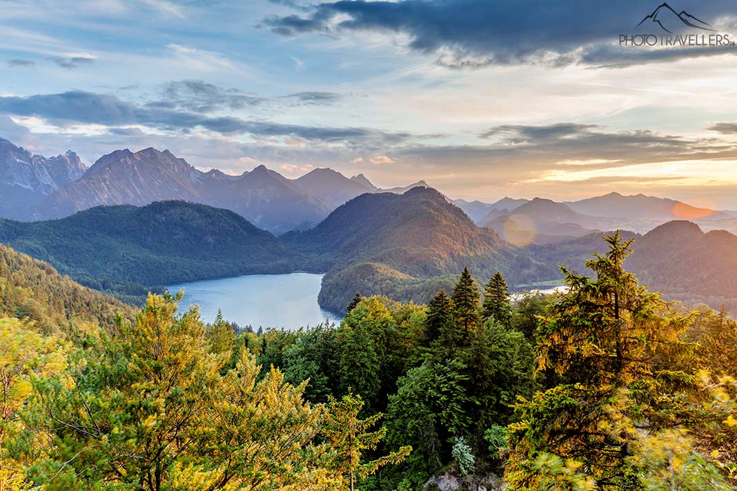 Der Alpsee im Allgäu im Licht der Abendsonne