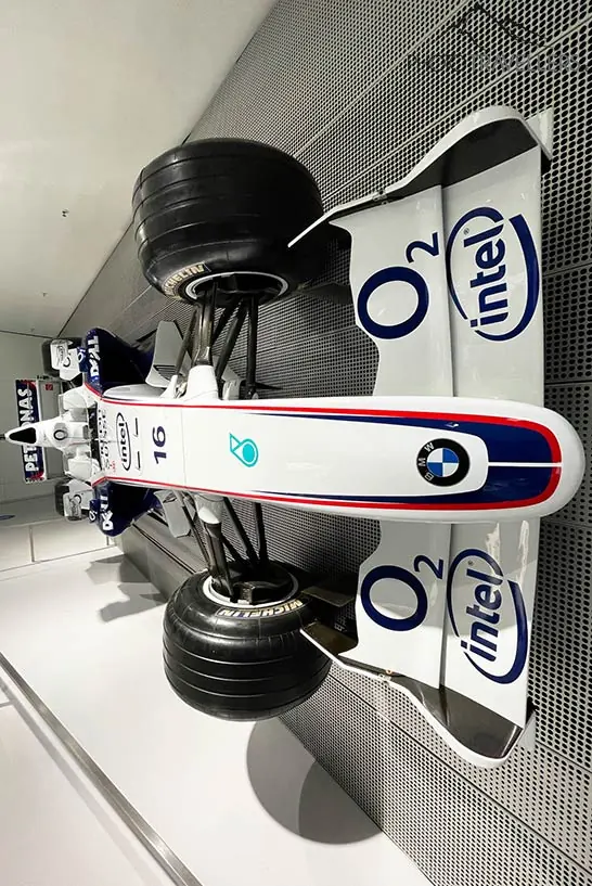 Ein Formel-Fahrzeug im BMW-Museum in München