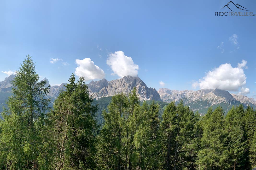 Blick vom Helm auf die Dolomiten
