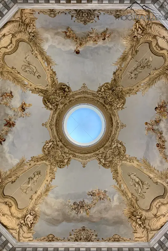Blick in die Kuppel des Teatro Margherita