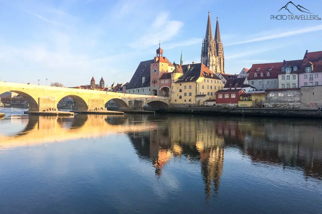 Der Blick auf die Steinerne Brücke in Regensburg