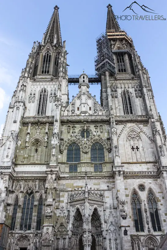 Die gotische Fassade des Regensburger Domes