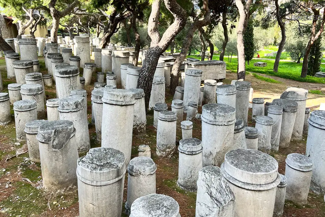 Antike Gräber im Archäologischen Museum von Kerameikos in Athen
