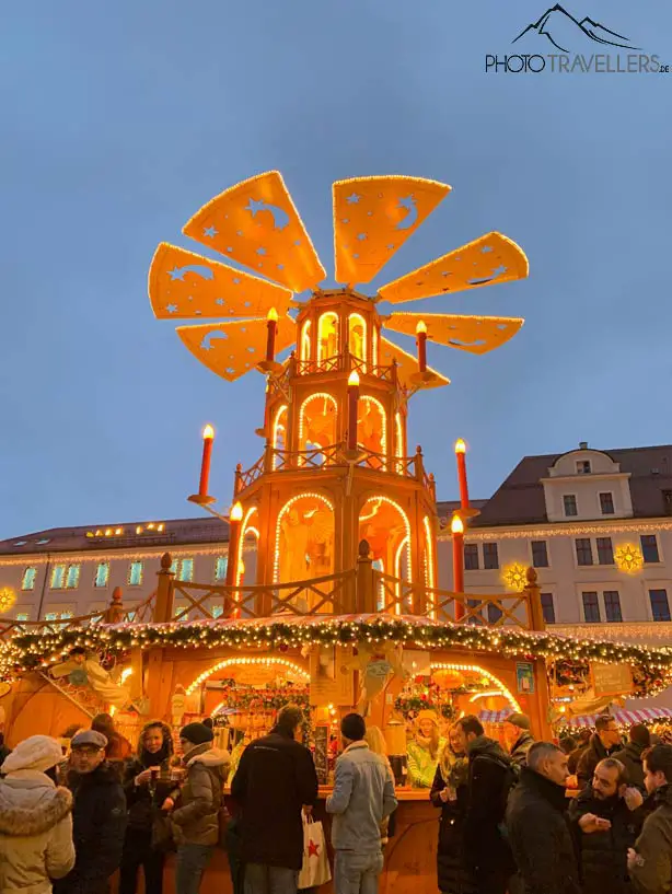 Weihnachtspyramide auf dem Augsburger Christkindlesmarkt