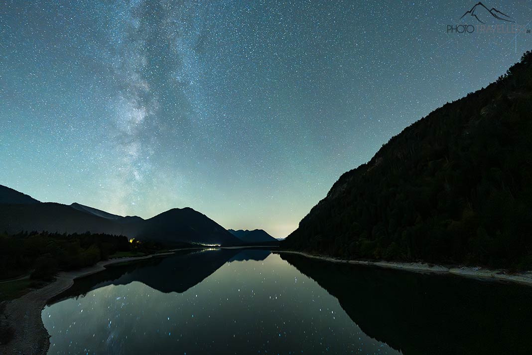 Sternenhimmel über dem Sylvensteinsee, Bayern