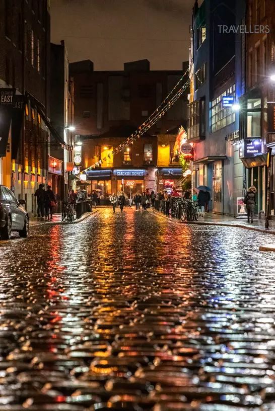 Dublin bei Nacht im Regen