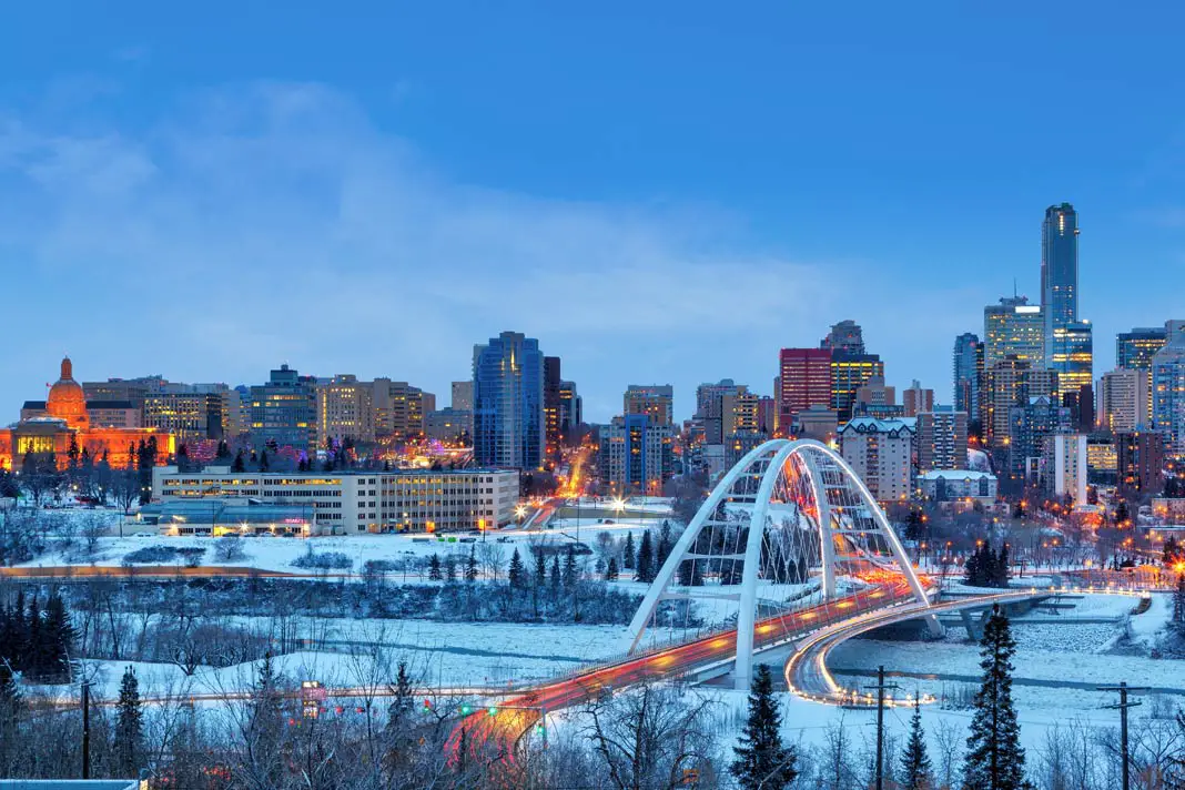 Blick auf die Skyline von Edmonton im Winter