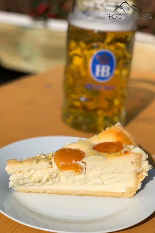 A cheesecake with a beer