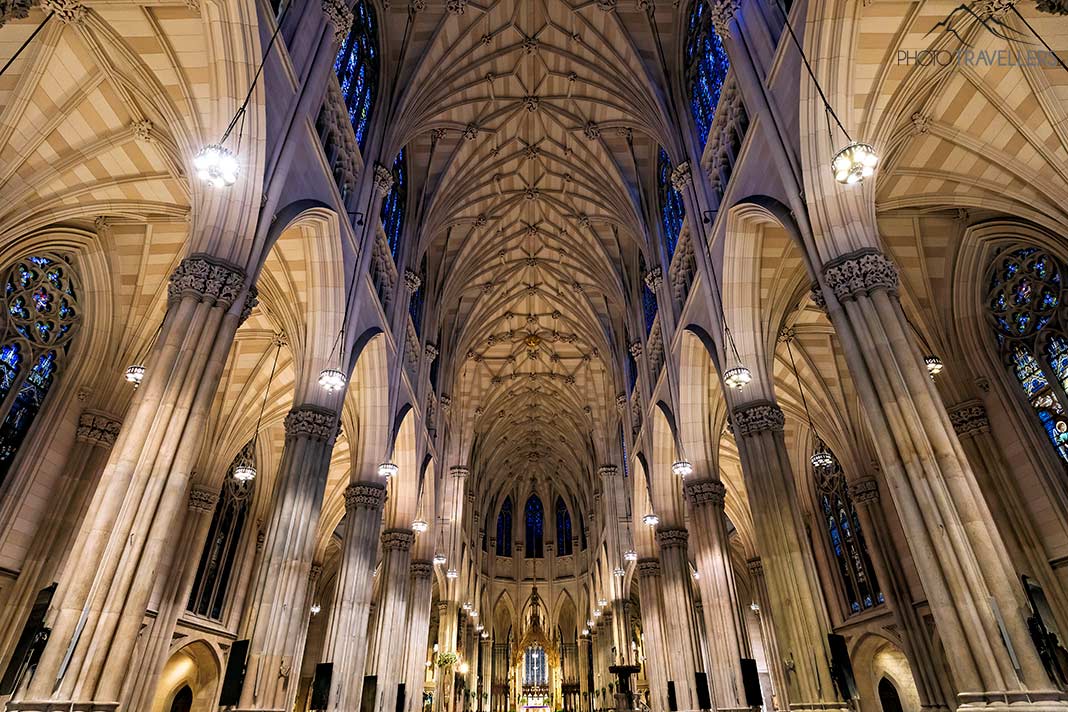 Das Hauptschiff der St. Patricks Cathedral in New York