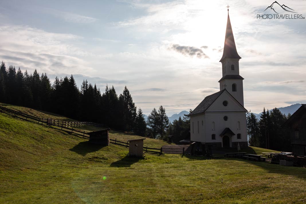 Die Wallfahrtskirche Marterle in Kärnten im Morgenlicht