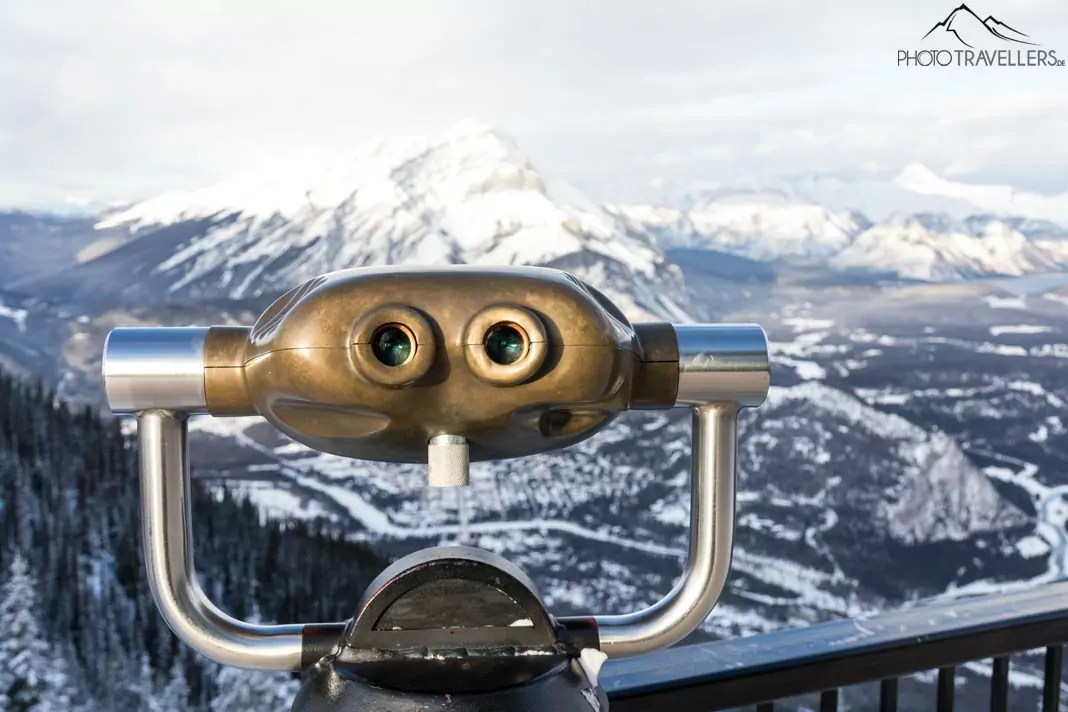 Ein Fernglas an der Banff Gondola Bergstation mit toller Aussicht