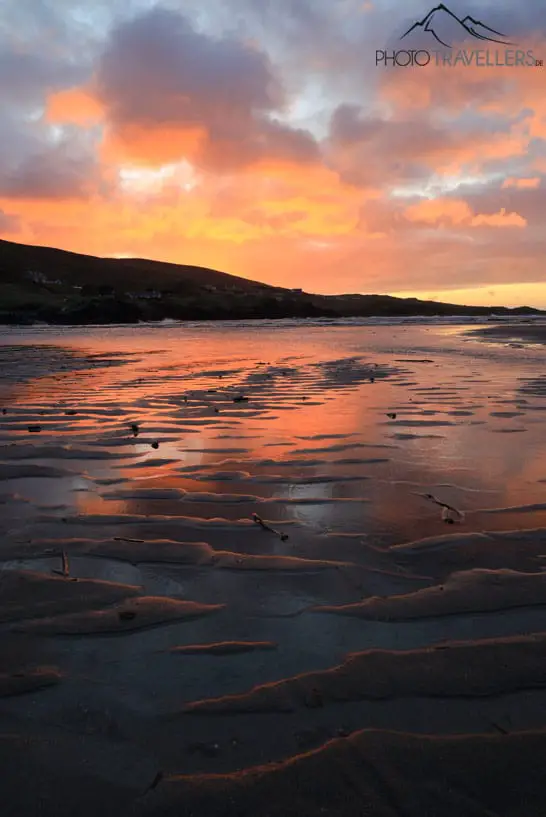 Unbearbeitetes Testbild der Canon EOS R mit einem bunten Sonnenuntergang am Strand