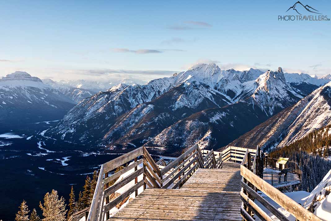 Breiter Holzsteg auf dem Mount Sulphur