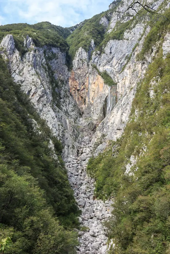 Der Boka Wasserfall vom Aussichtspunkt aus