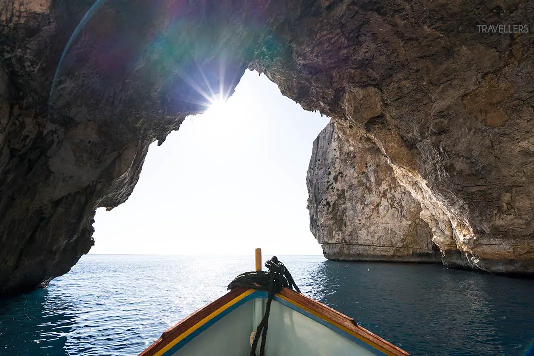 Mit dem Boot in der Blauen Grotte auf Malta
