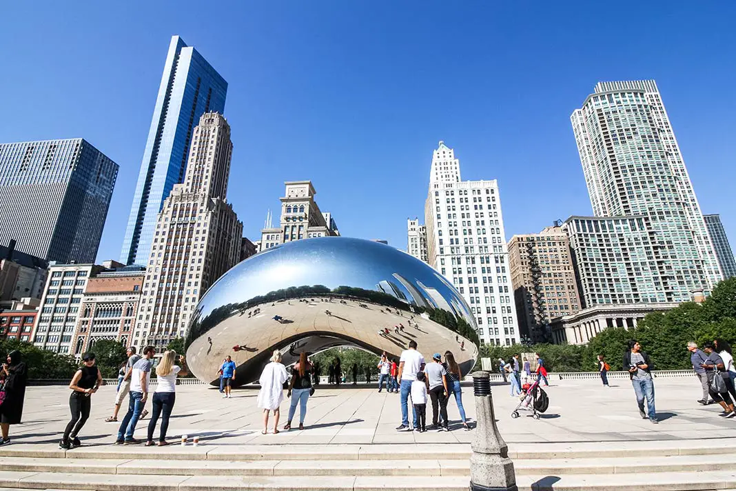 Das Cloud Gate ist eine der Top-Sehenswürdigkeiten in Chicago