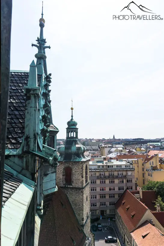 Der Ausblick aus dem Fenster des Heinrichturms in Prag