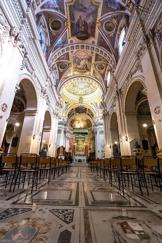 Im Inneren der Kathedrale Mariä Himmelfahrt 