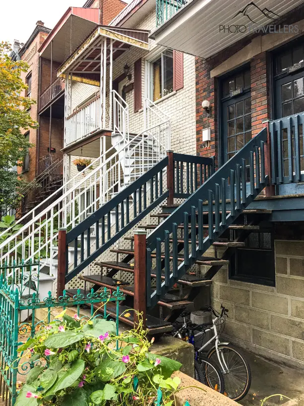 Der bekannte Treppenvorbau an den Häusern im Mile End