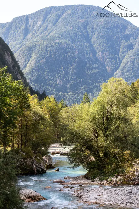 Berge und Fluss in Slowenien
