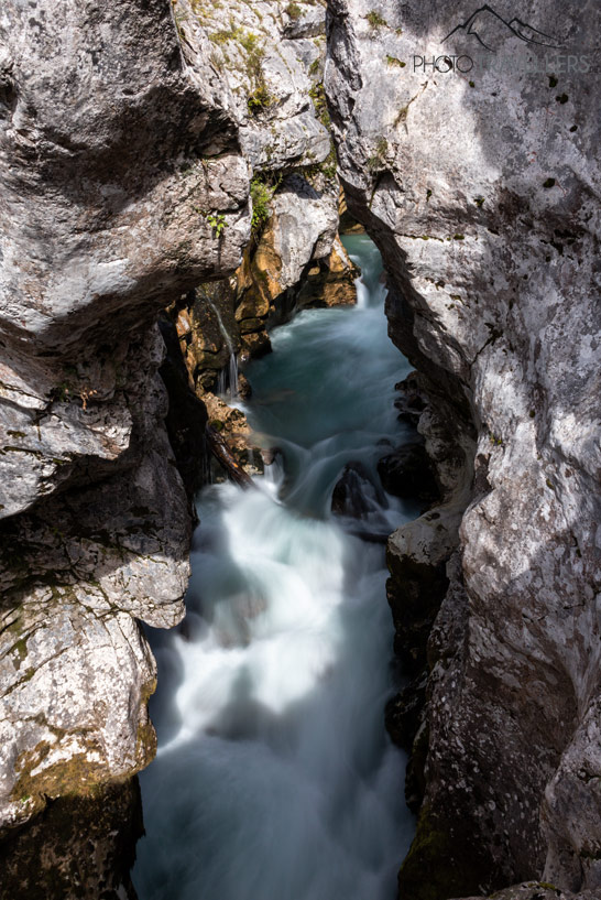 Rauschendes Wasser in der großen Soča Schlucht 